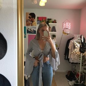 Crop tie shirt with flowy sleeves